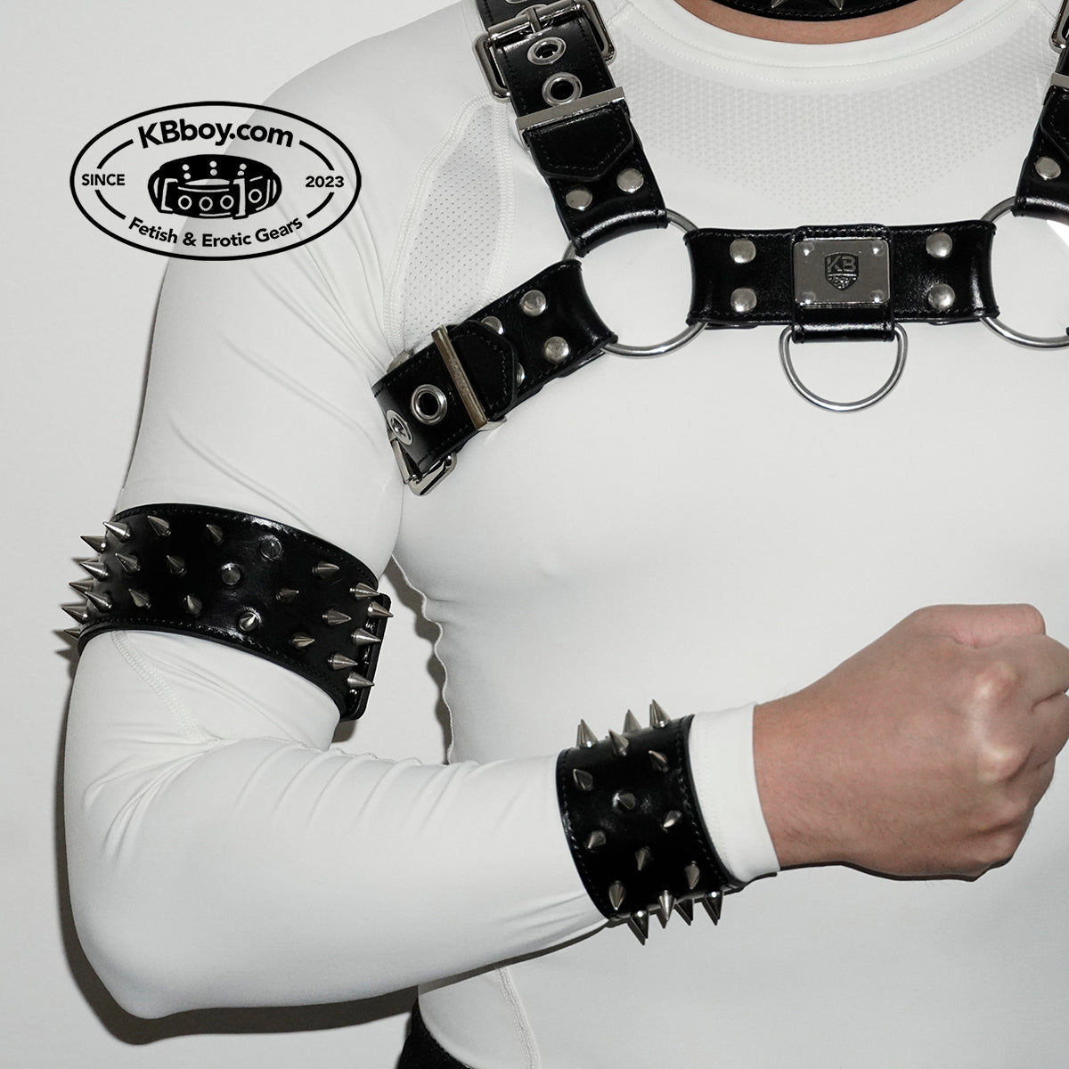 タンブルレザースパイクバンド